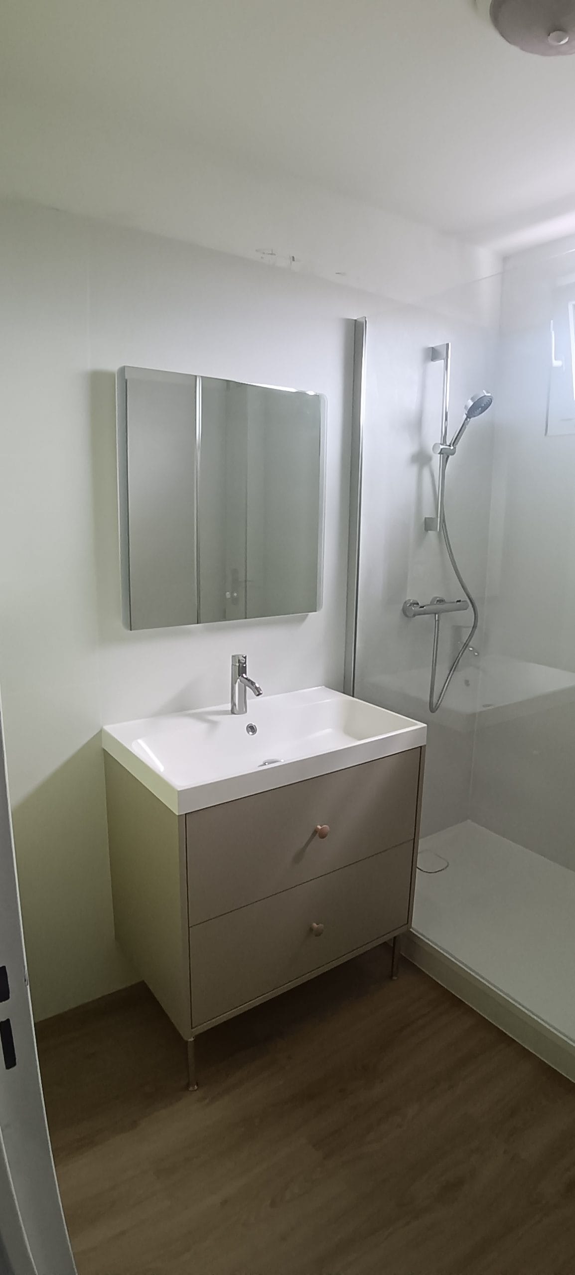 Rénovation complète d’une salle de bain : simplicité, confort et modernité